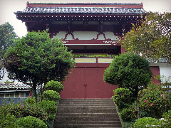 O templo Kinkaju-ji fica em Itapecerica da Serra, na Grande SP